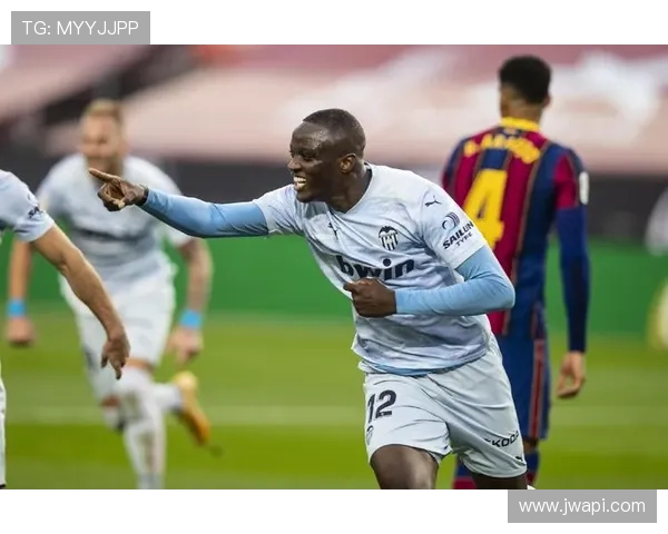 瓦伦西亚财政危机长期影响持续，对球队竞争表现形成制约