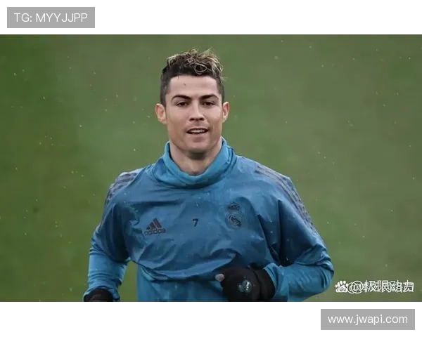 C罗 vs 梅西:欧冠赛场的关键球能力与历史地位差异分析 C罗 vs 梅西:欧冠赛场的关键球能力与历史地位差异分析